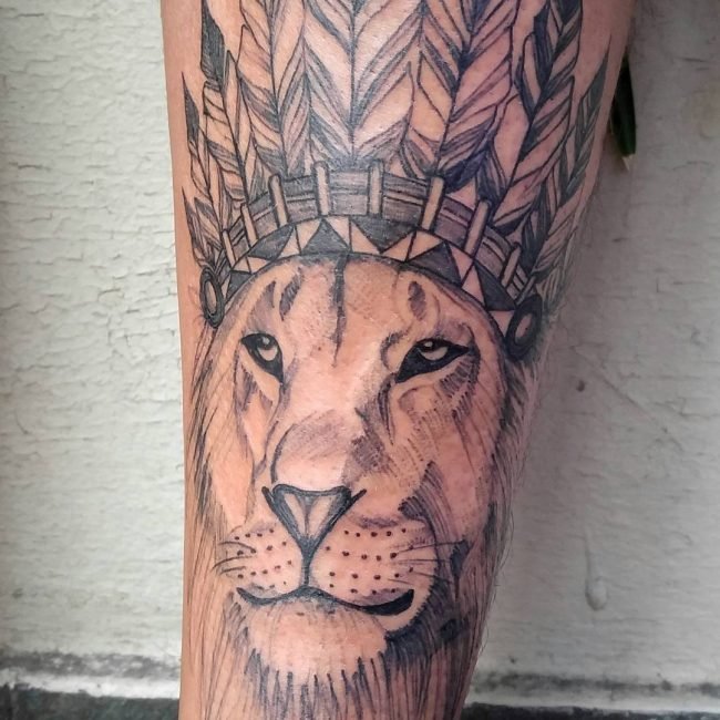 点击大图看下一张：狮子王纹身 三张帅气的黑灰色狮子纹身图片