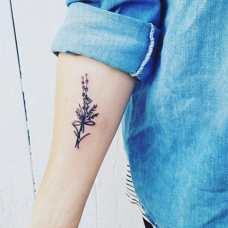 点击大图看下一张：小清新植物纹身 女生手臂上简单的植物纹身图片
