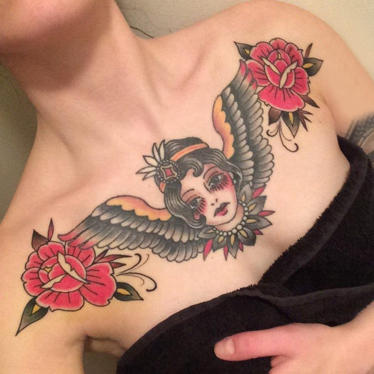 点击大图看下一张：胸上纹身图案   女生胸上人物和翅膀纹身图片
