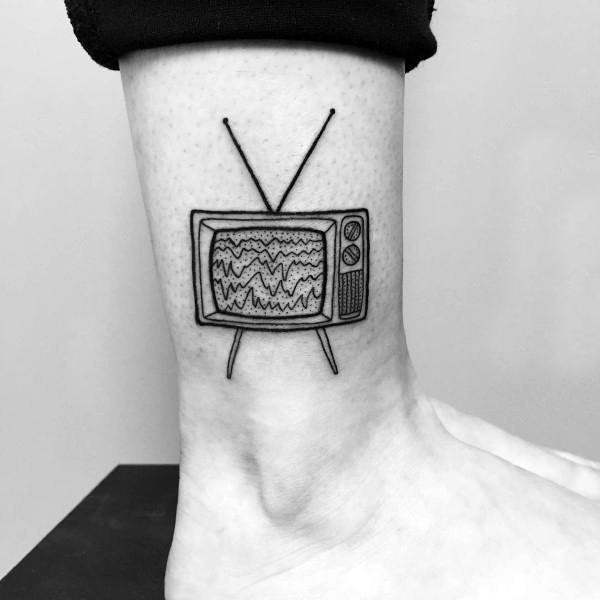 点击大图看下一张：几何 纹身图案  迷你却百变的电视纹身图案