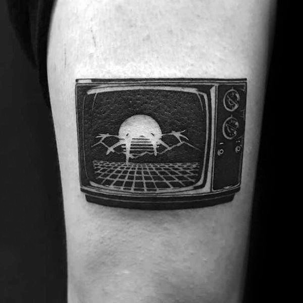 点击大图看下一张：几何 纹身图案  迷你却百变的电视纹身图案