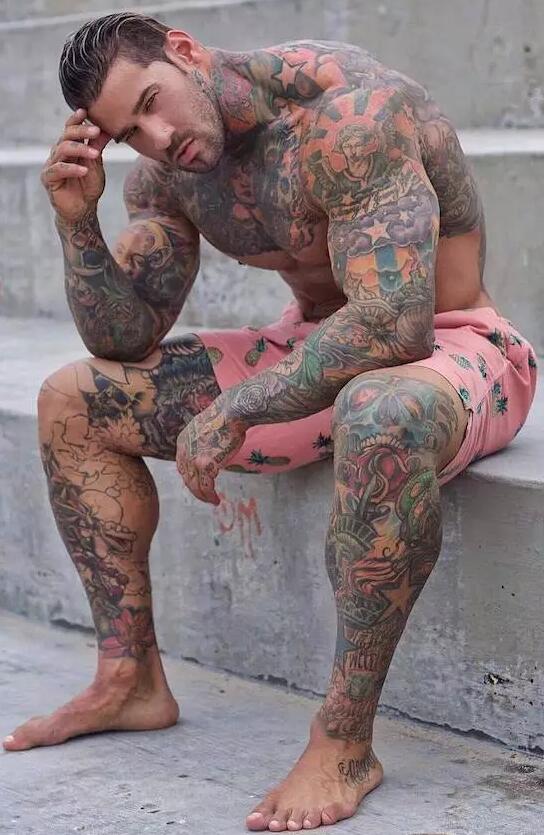 点击大图看下一张：一组欧美帅哥的纹身图案