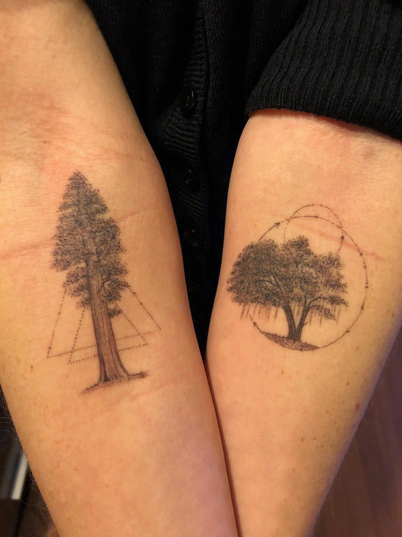 点击大图看下一张：植物纹身 情侣手臂上几何和生命树纹身图片