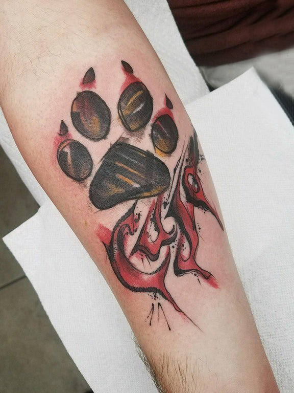 点击大图看下一张：猫爪纹身  男生手臂上彩绘的猫爪纹身图片