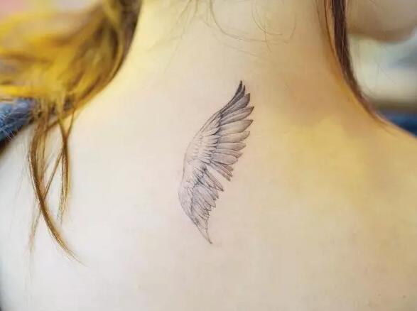 点击大图看下一张：多款帅气的翅膀纹身图案