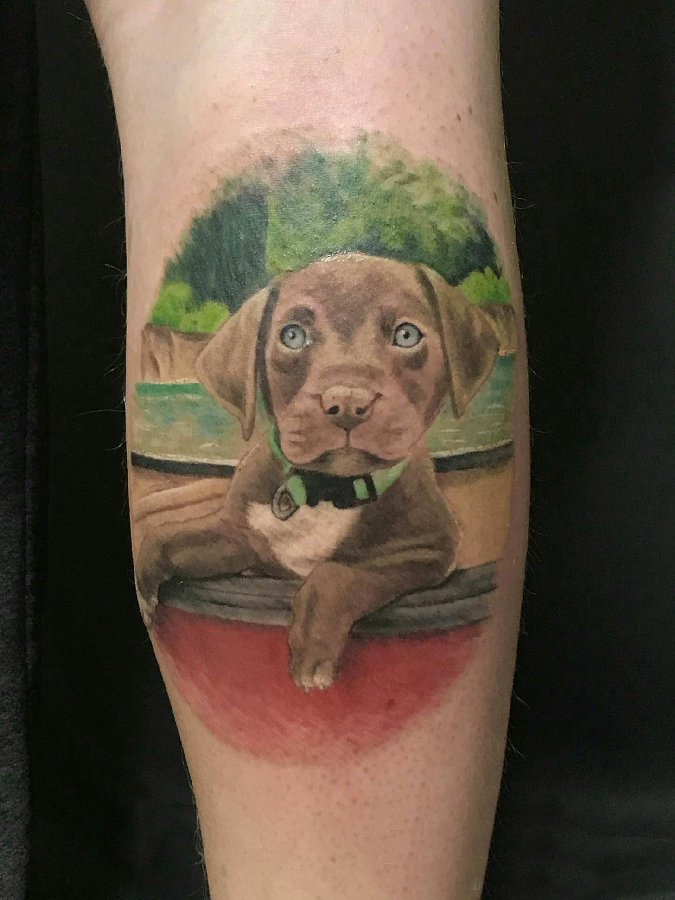 点击大图看下一张：狗的纹身图案 男生小腿上超写实的小狗纹身图片