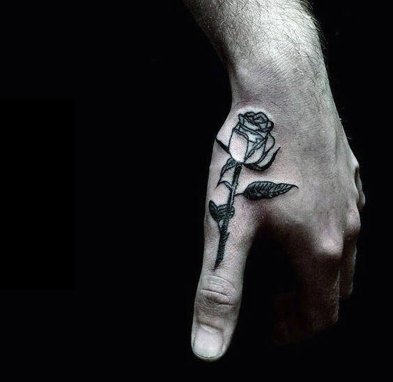 点击大图看下一张：黑玫瑰纹身图案  黑暗色系的玫瑰纹身图案