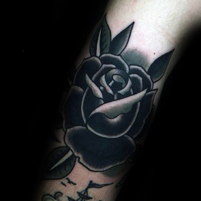 点击大图看下一张：黑玫瑰纹身图案  黑暗色系的玫瑰纹身图案