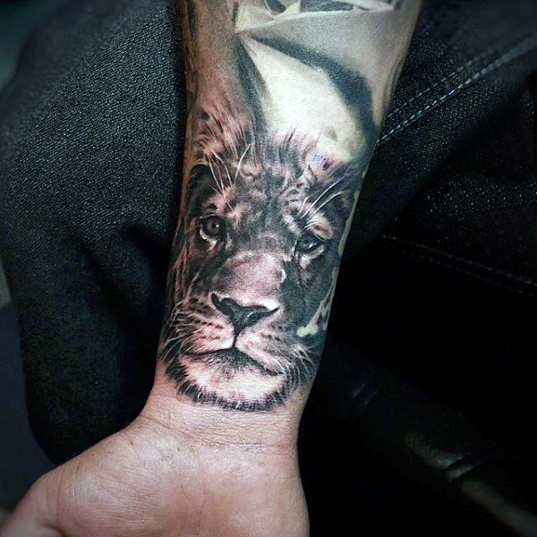 点击大图看下一张：狮子王纹身   抽象与线条结合的狮子王纹身图案