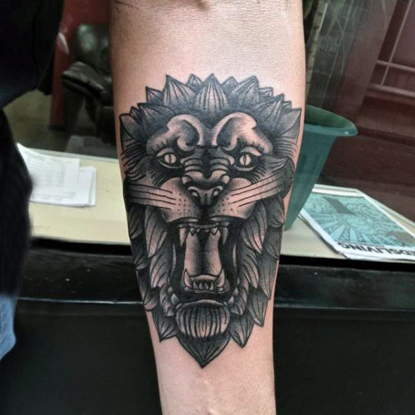 点击大图看下一张：狮子王纹身   抽象与线条结合的狮子王纹身图案