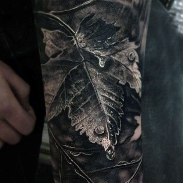 点击大图看下一张：树叶纹身图  脉络清晰的树叶纹身图案