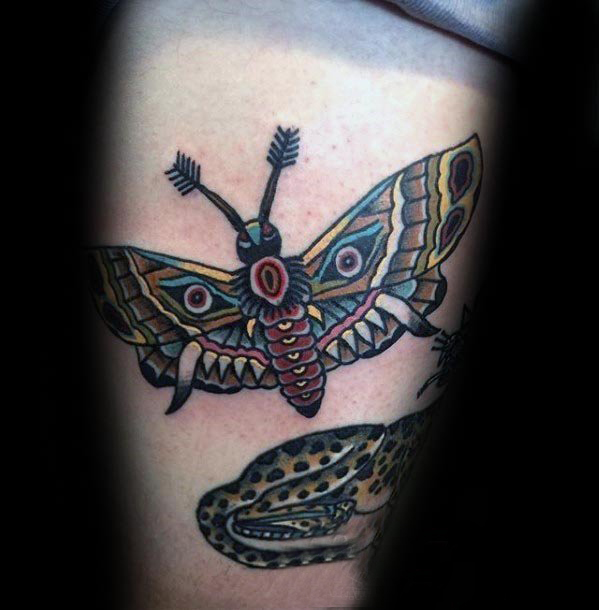 点击大图看下一张：纹身虫  趣味十足的飞蛾纹身图案