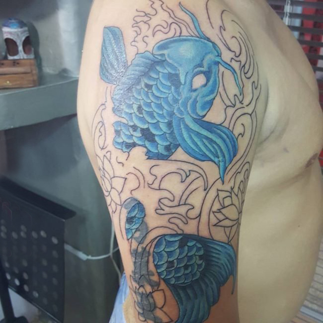 点击大图看下一张：纹身锦鲤图案   寓意吉祥的锦鲤纹身图案