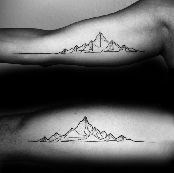 点击大图看下一张：山脉纹身  多款连绵不绝的山脉纹身图案
