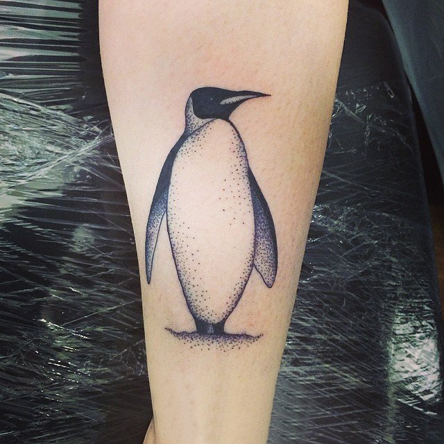 点击大图看下一张：企鹅纹身图  十分可爱的企鹅纹身图案
