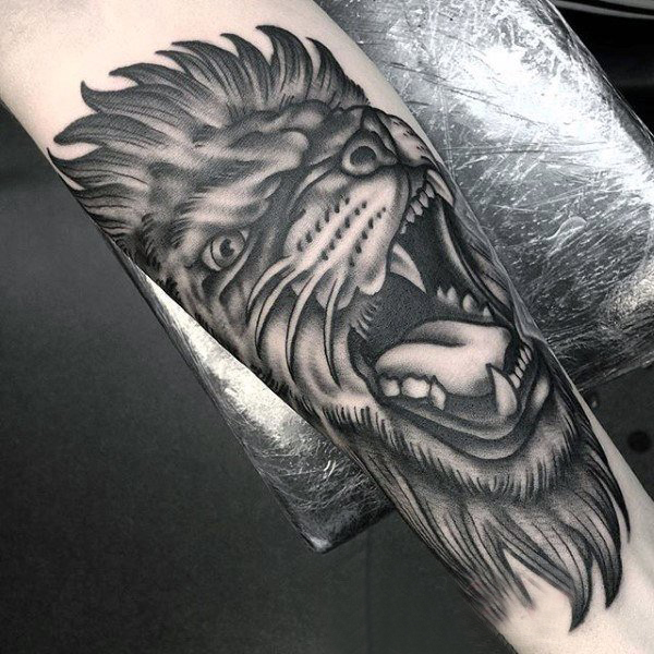 点击大图看下一张：狮子王纹身  风格霸气的狮子王纹身图案