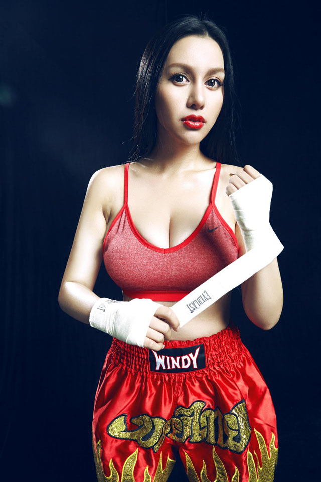 点击大图看下一张：超性感拳击手苏梓玲秀爆乳