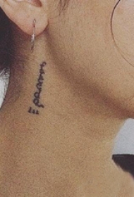 女生脖子纹身 女生脖子上极简的文字纹身图片