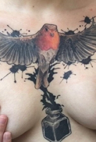 女生胸部纹身 女生胸部墨水和鸟纹身图片
