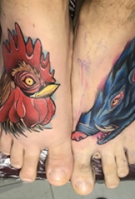 脚背纹身 男生脚背上公鸡和野猪纹身图片