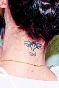 张柏芝的纹身  明星颈部符号和英文纹身图片
