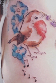 侧腰纹身图 女生侧腰上花朵和鸟纹身图片
