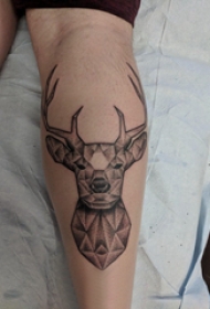 小动物纹身 男生小腿上黑色的几何麋鹿纹身图片