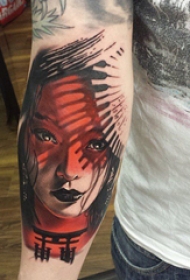 美女人物纹身图案 男生手臂上彩色的人物纹身图片