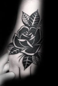 黑玫瑰纹身图案  黑暗色系的玫瑰纹身图案