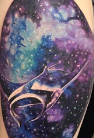 原宿星空纹身 男生大臂上飞船和星空纹身图片