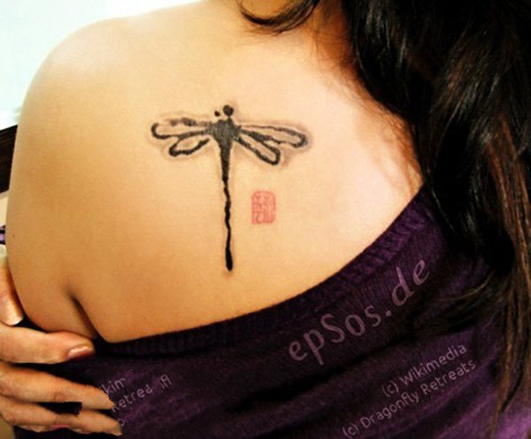 点击大图看下一张：蜻蜓纹身图案  清新十足的蜻蜓纹身图案