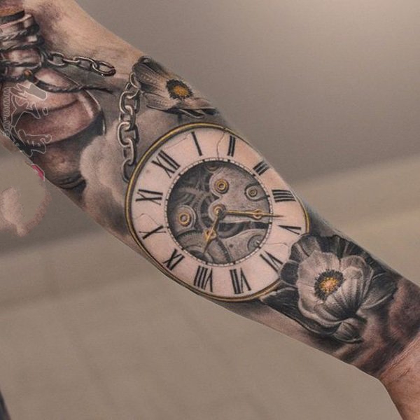 点击大图看下一张：时钟纹身  警醒时间的时钟怀表纹身图案