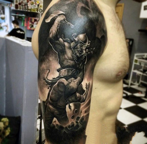 点击大图看下一张：铁血战士纹身  骁勇善战的铁血战士纹身图案