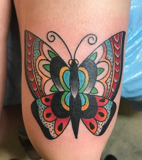 点击大图看下一张：纹身蝴蝶女   翩翩飞舞的蝴蝶纹身图案