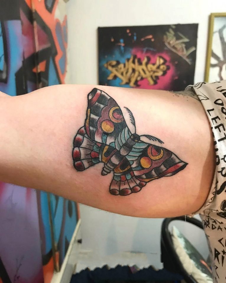 点击大图看下一张：纹身蝴蝶女   翩翩飞舞的蝴蝶纹身图案