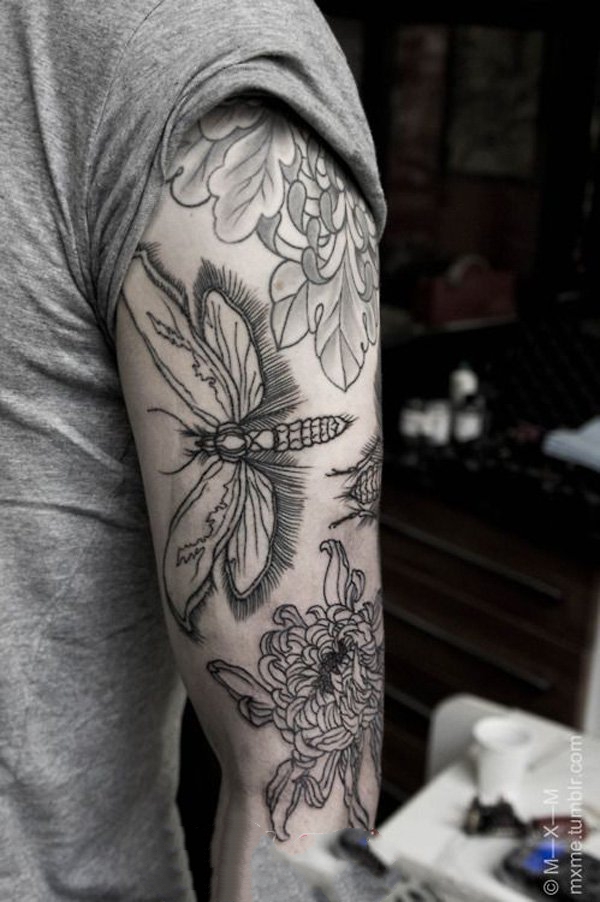 点击大图看下一张：纹身菊花图案   绚丽绽放的菊花纹身图案