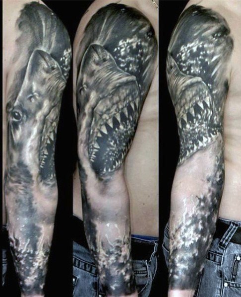点击大图看下一张：鲨鱼纹身图  凶猛的鲨鱼纹身图案