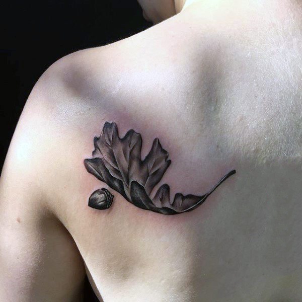 点击大图看下一张：叶子纹身  经络分明的叶子纹身图案