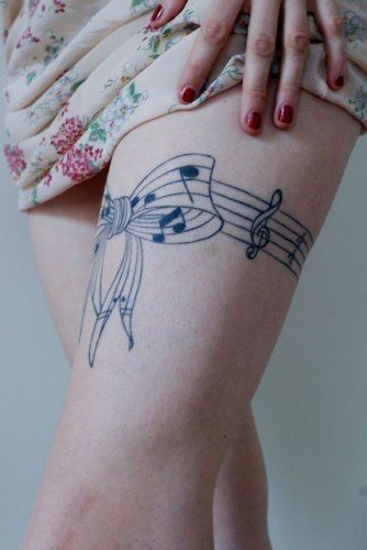 点击大图看下一张：音符纹身  设计巧妙的音符纹身图案