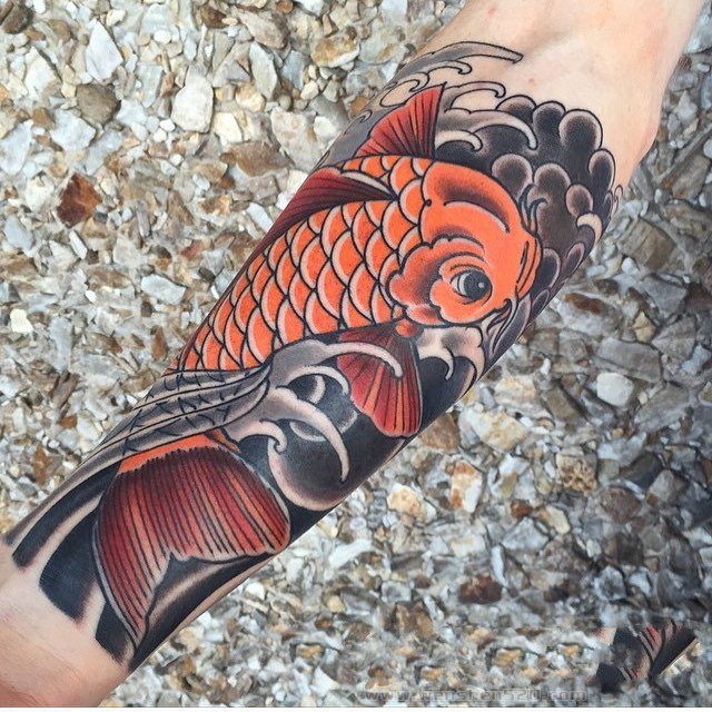 点击大图看下一张：纹身锦鲤图案  赋有吉祥寓意的锦鲤纹身图案