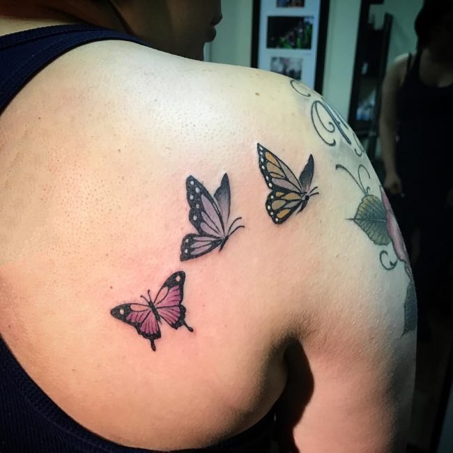 点击大图看下一张：纹身蝴蝶女   偏偏飞舞的蝴蝶纹身图案