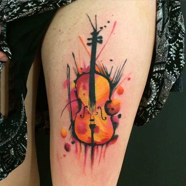 点击大图看下一张：音乐纹身图案   创意表达的乐器纹身图案