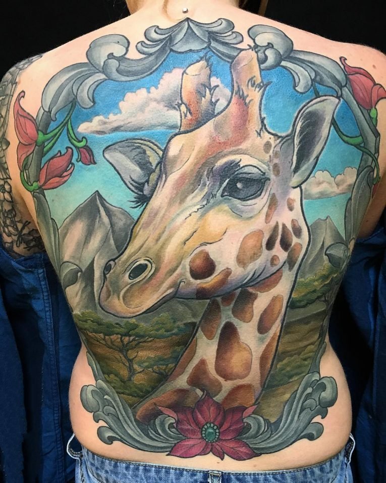 点击大图看下一张：长颈鹿纹身图案   可爱的长颈鹿纹身图案