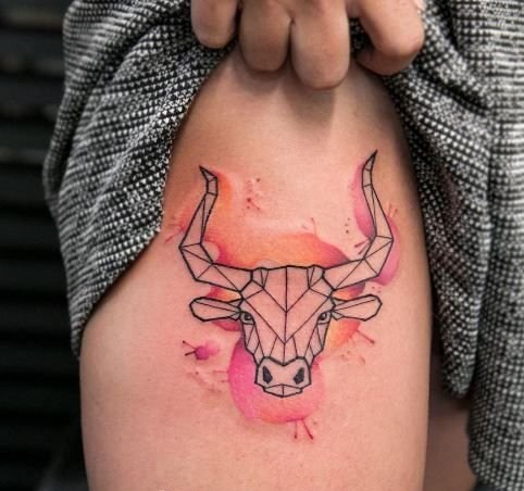 点击大图看下一张：公牛纹身图案    多款设计感十足的公牛纹身图案