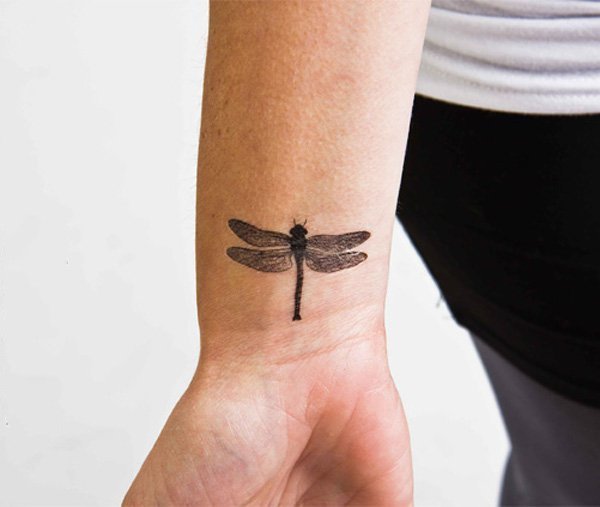 点击大图看下一张：蜻蜓纹身图案   轻巧清新的蜻蜓纹身图案