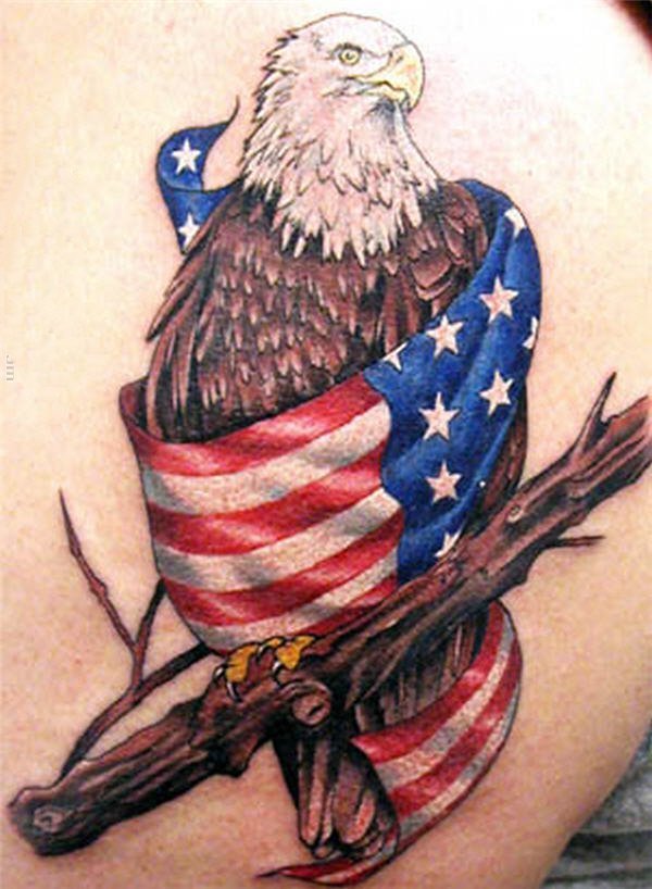 点击大图看下一张：美国国旗纹身   多款个性十足的美国国旗纹身图案