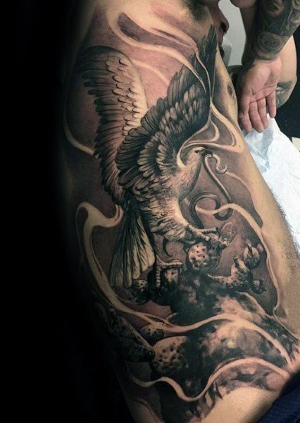 点击大图看下一张：纹身老鹰图片  迅猛而又霸气的老鹰纹身图案