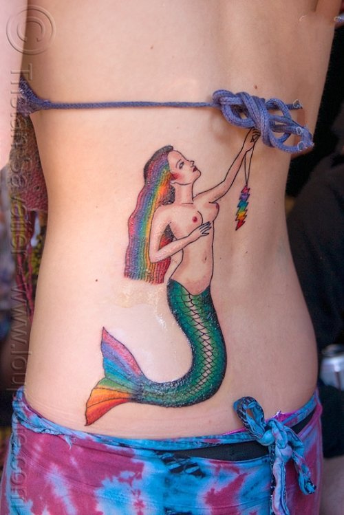 点击大图看下一张：纹身美人鱼  魅力动人的美人鱼纹身图案