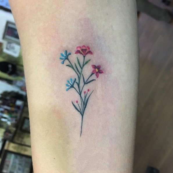 点击大图看下一张：迷你小纹身  清新秀丽的植物纹身图案