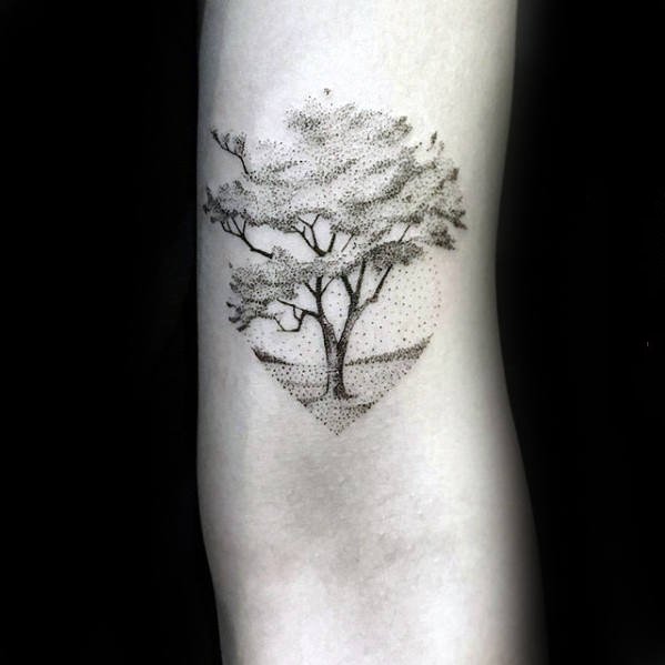 点击大图看下一张：手部树木纹身   一派生机的手部树木纹身图案